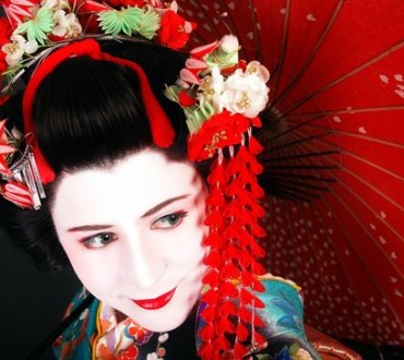 How to Dress Like a Geisha